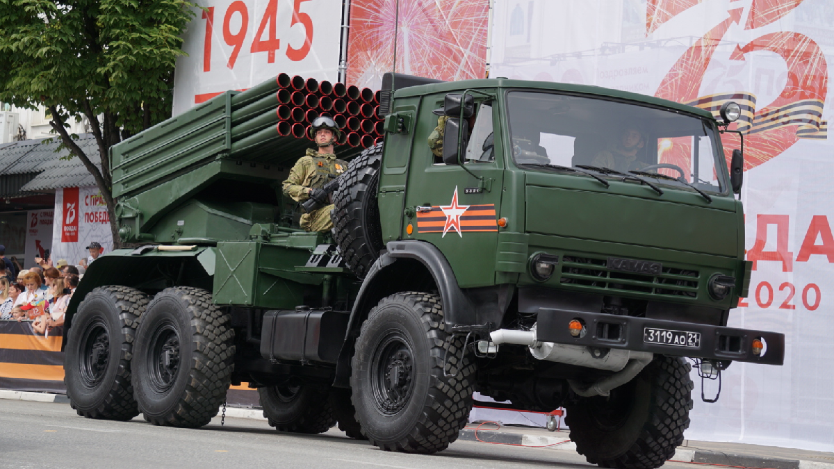 Україна висловила протест РФ через військові паради у Криму